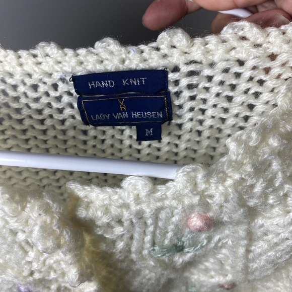 Hand Knit Lady Van Heusen sweater size M white/cream excellent condition - Picture 2 of 9